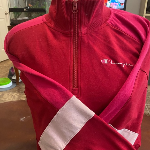 Size medium champion crop pullover - Picture 3 of 3